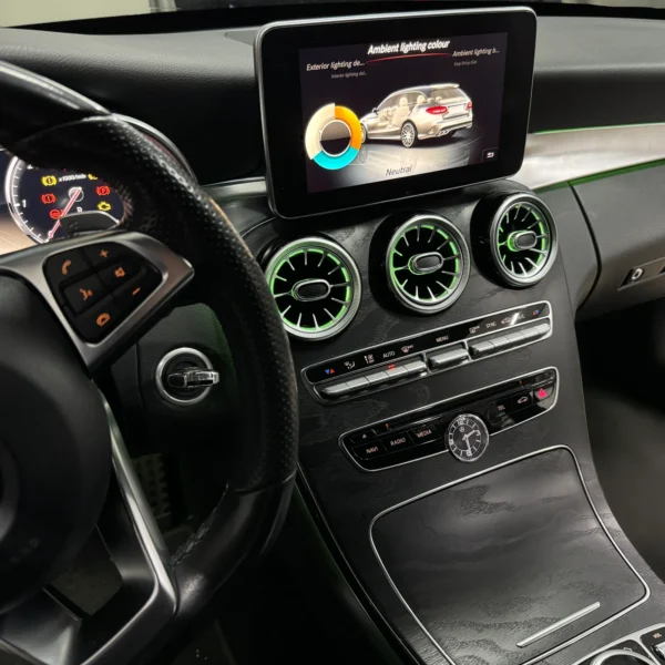 Mercedes-central-console-airvents-green-picture-scaled